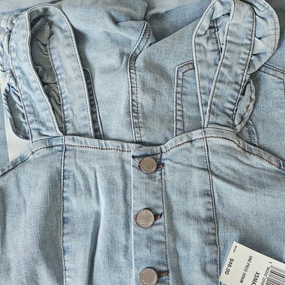 Almost Famous Juniors' Ruffled Stretch-Denim Shortalls  XS Light Wash NWT - Picture 3 of 4